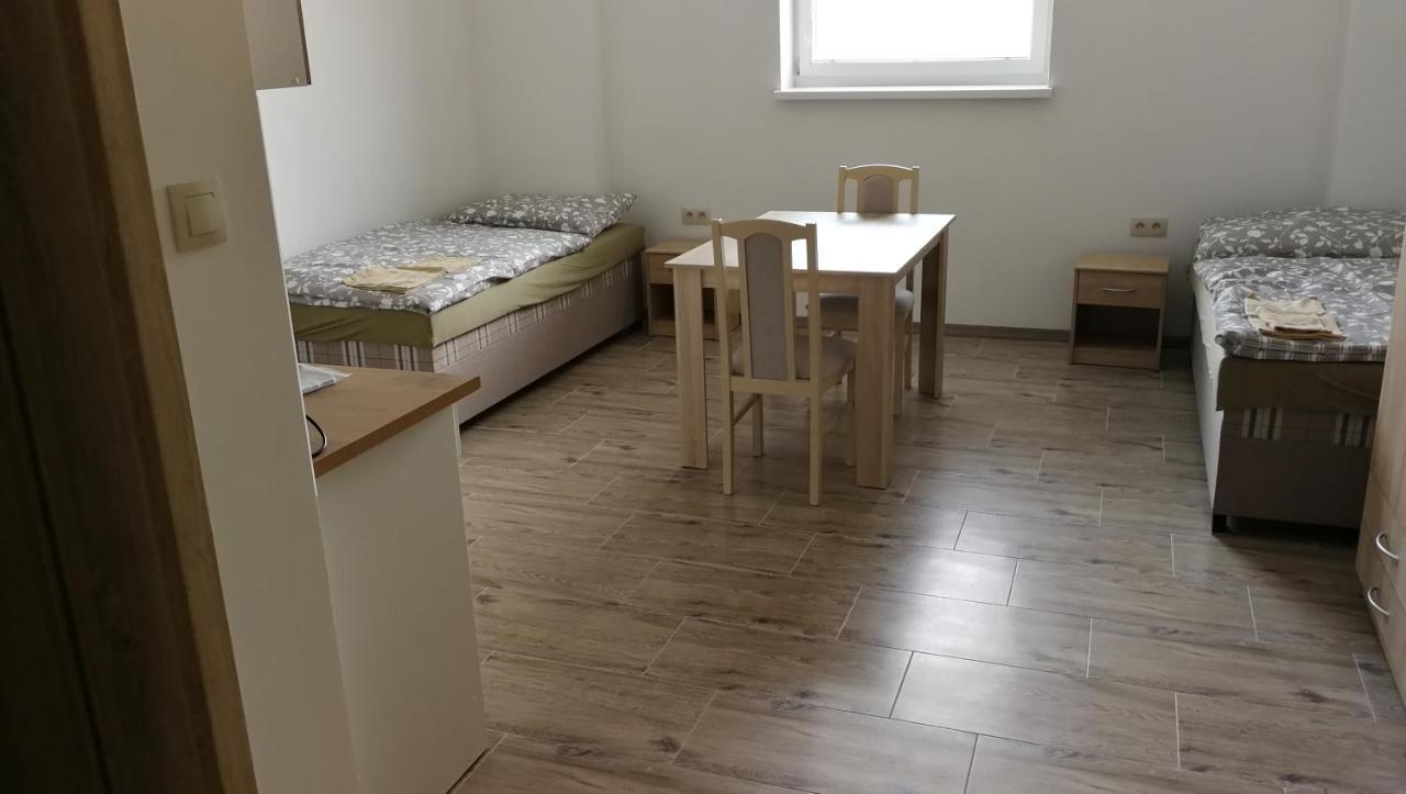 Apartmanove Ubytovanie Vkf Valkóc Kültér fotó